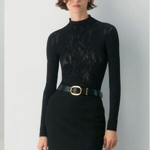 FLORA SEAMLESS SOROLLA LONGSLEEVE | AritziaFLORA SEAMLESS SOROLLA LONGSLEEVE |